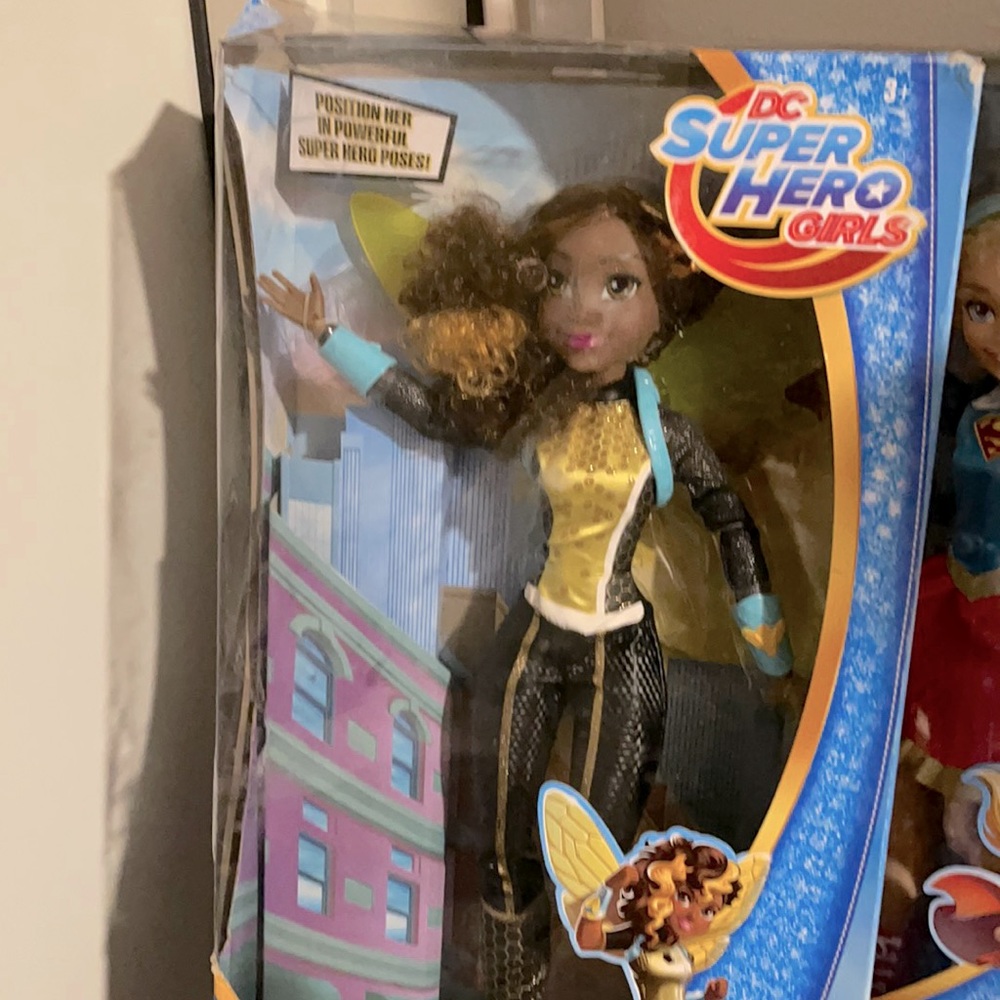 DC Comics superhero girls BUMBLEBEE.Action pose doll.